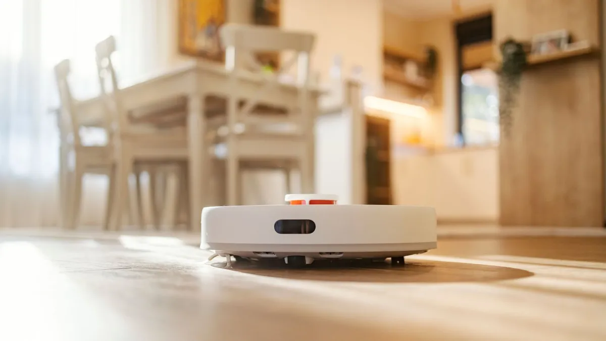 Aspirateur robot silencieux : Les meilleurs modèles pour travailler ou dormir