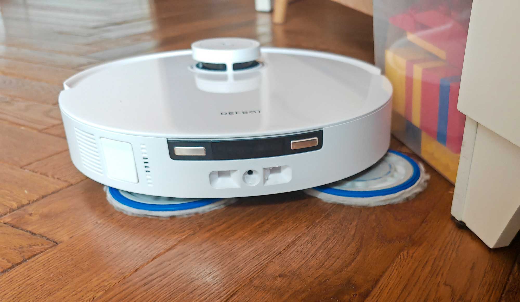 Ecovacs Deebot T30 Omni vs Roborock Q Revo MaxV : Le match du milieu de gamme