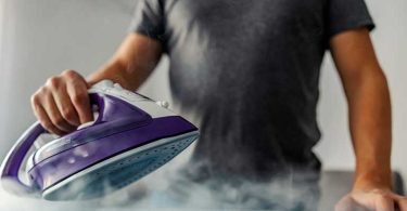 Fer à repasser qui fuit : Pourquoi il coule et comment réparer ?